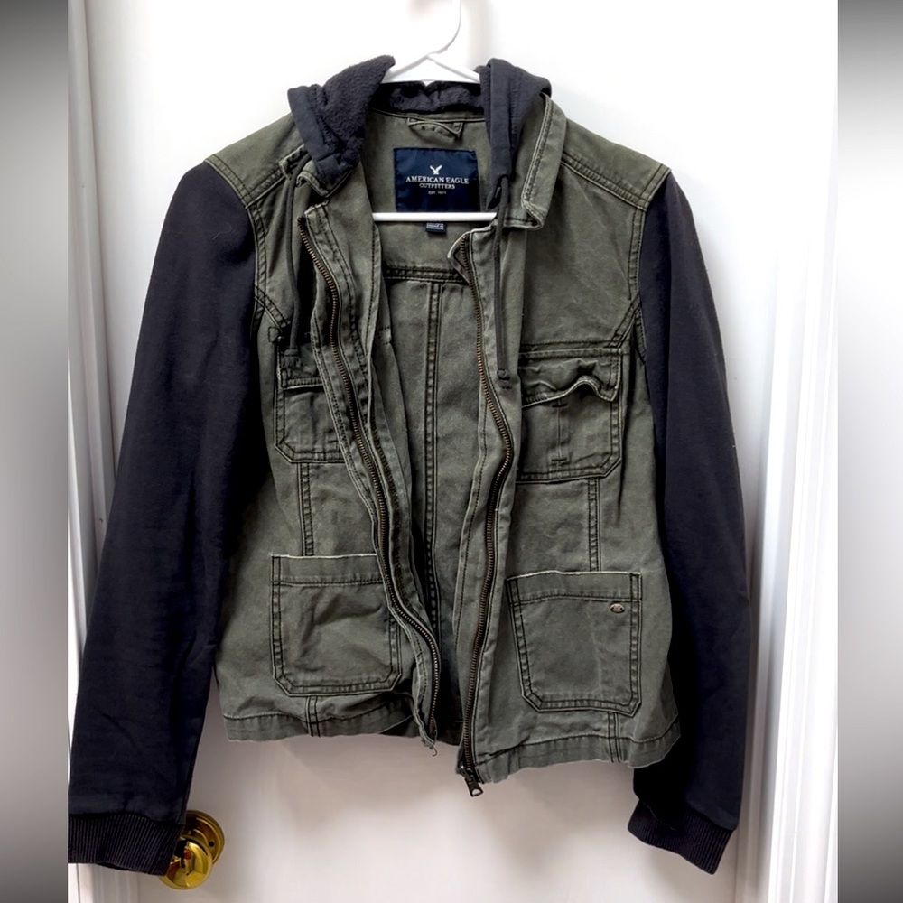 Cute jacket with sweater-material sleeves and hood